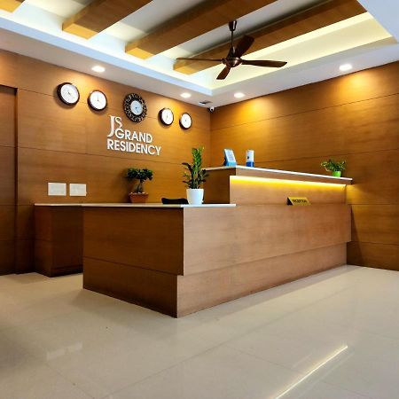 Js Grand Residency Hotel Palakkad Exterior foto