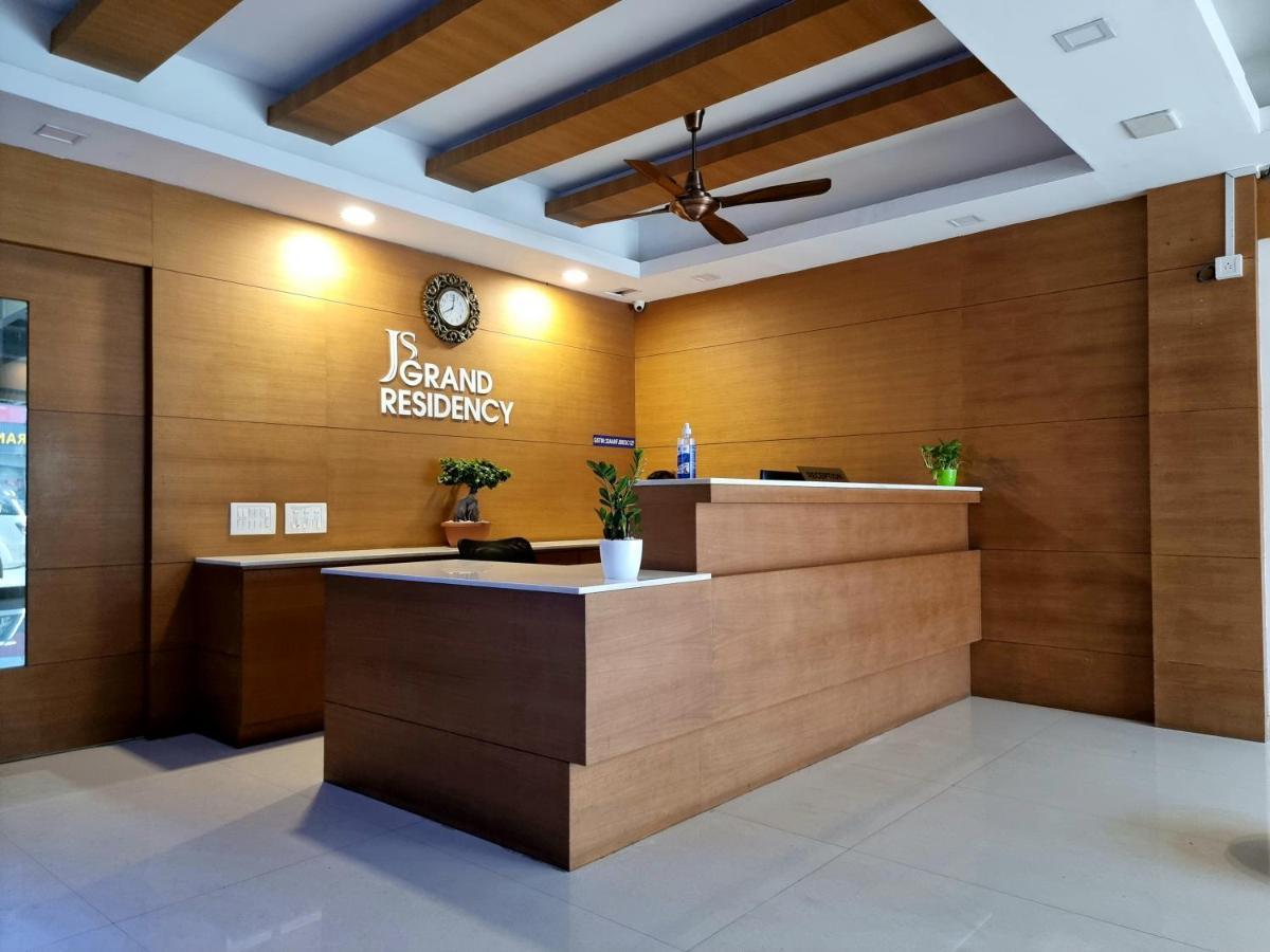 Js Grand Residency Hotel Palakkad Exterior foto