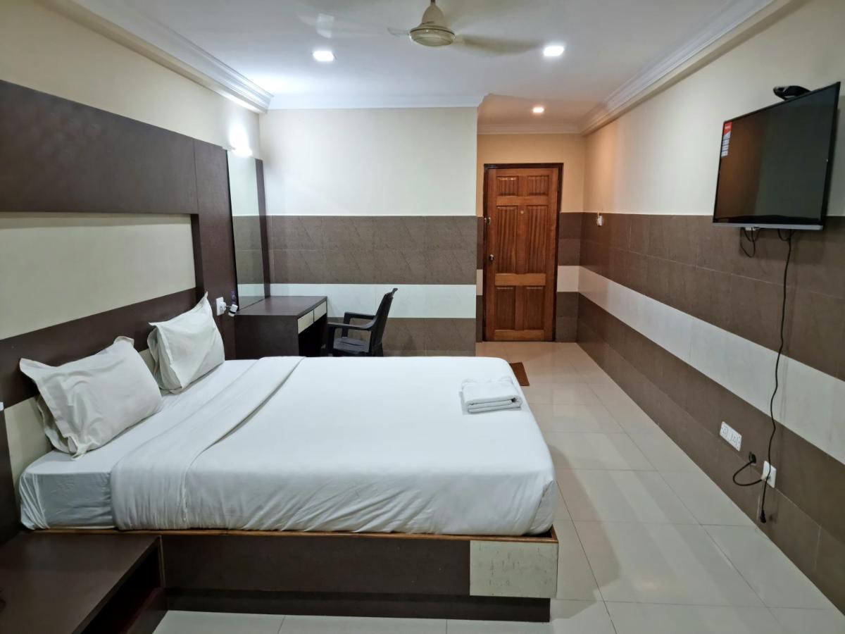 Js Grand Residency Hotel Palakkad Exterior foto