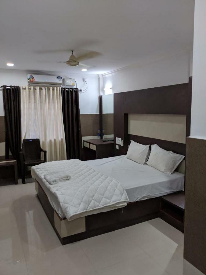 Js Grand Residency Hotel Palakkad Exterior foto